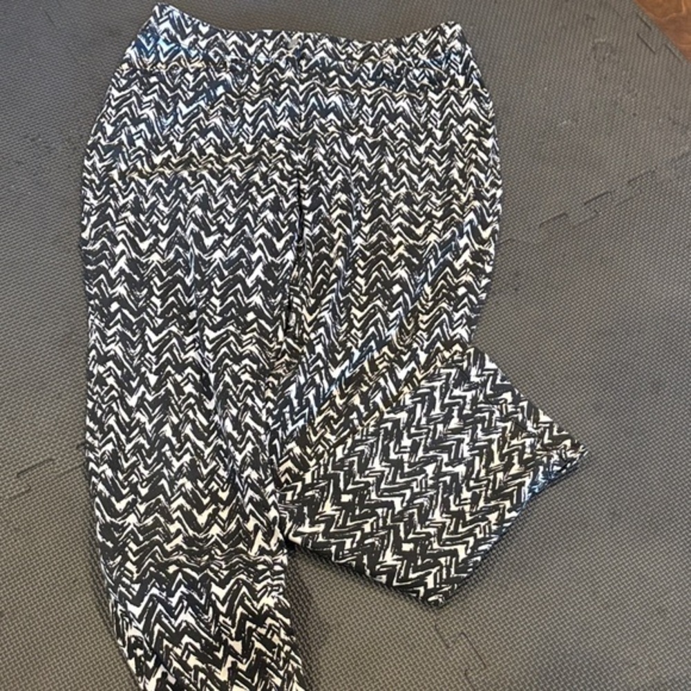 Zenergy by Chico's Black and White Chevron Pants